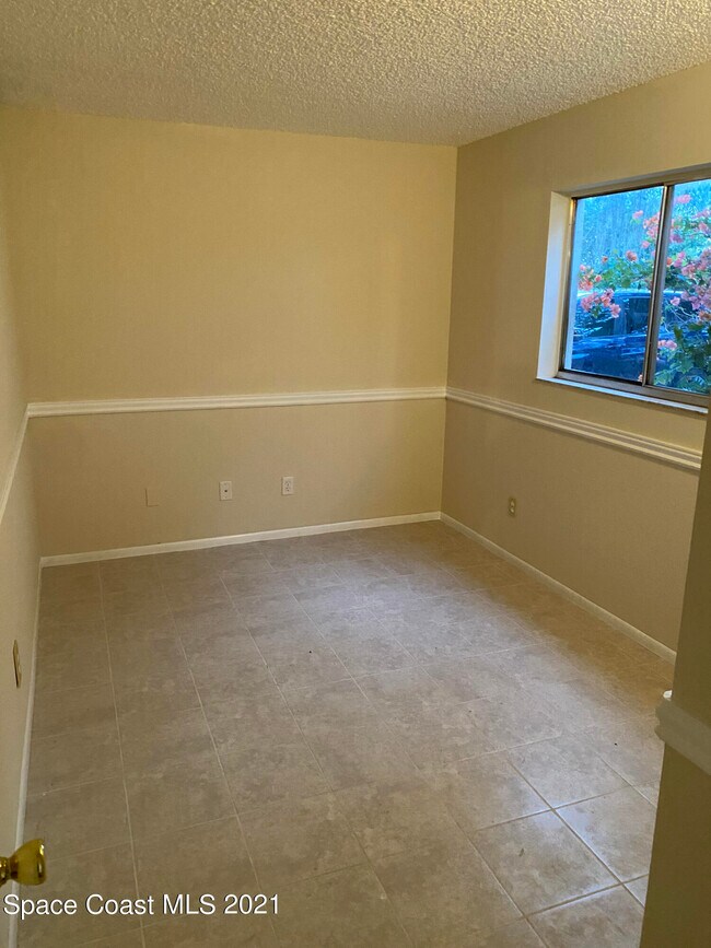 Building Photo - 1865 Guava Ave