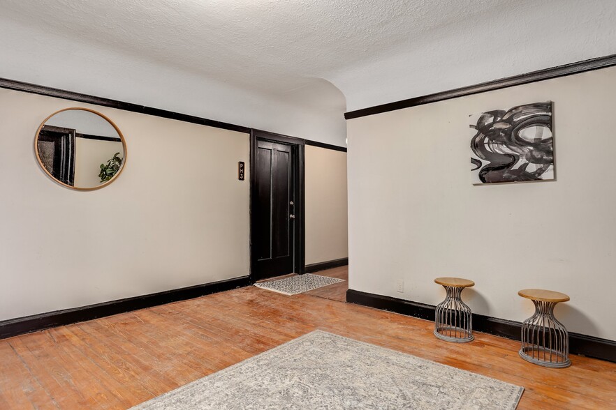 Building Photo - 14841 Kercheval St