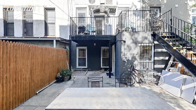 Building Photo - 438 Lewis Ave