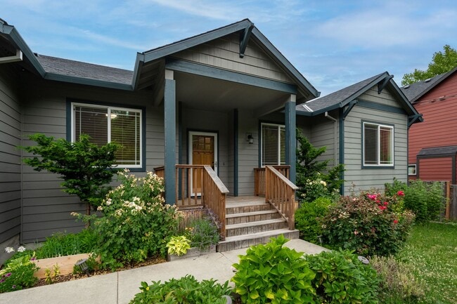 Building Photo - 9965 SE Taggart St