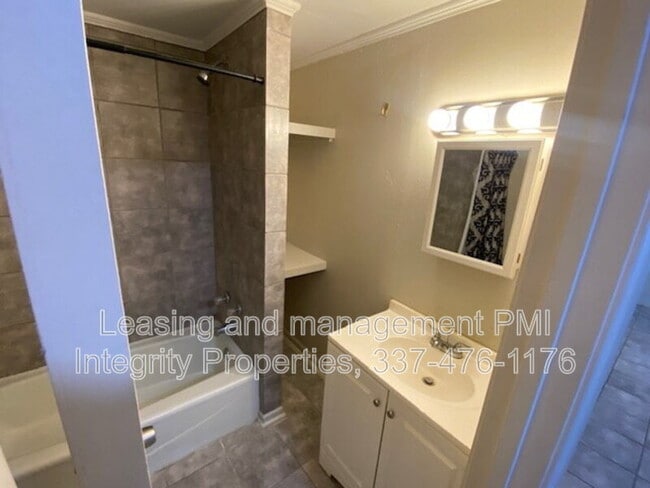 Building Photo - 318 Auburn Dr