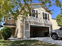 Building Photo - Cedar Creek Spacious Living: 3 Bed with Lo...