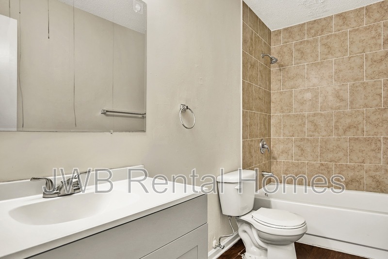 Building Photo - 877 Candleknoll Ln