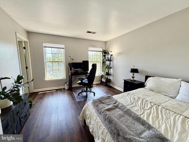 Building Photo - 2908 Huntington Grove Square