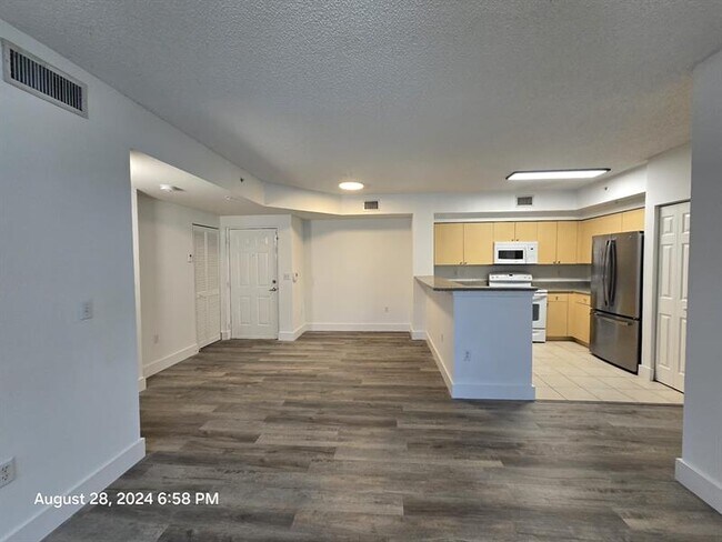 Building Photo - 2120 W Preserve Way