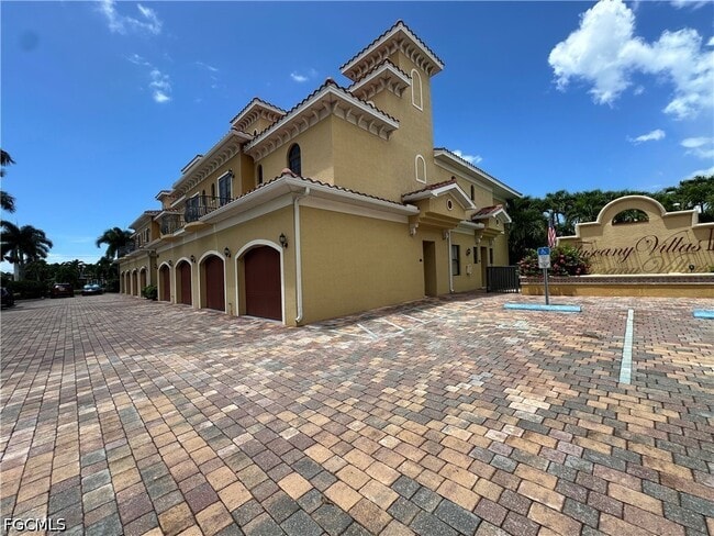 Building Photo - 4910 SW 17th Pl