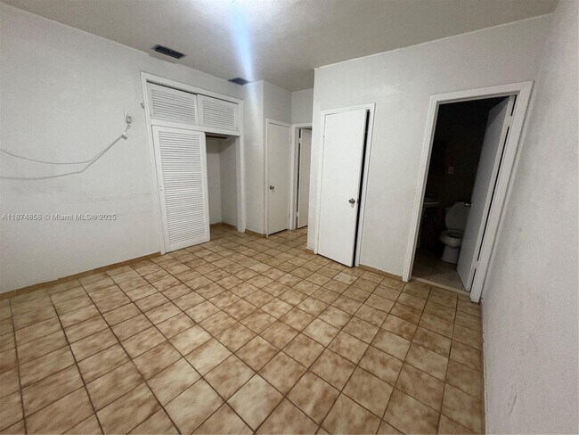 Building Photo - 3289 SW 25th St