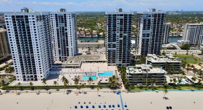 Building Photo - 2101 S Ocean Dr