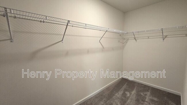 Building Photo - 14 White Hart Ct