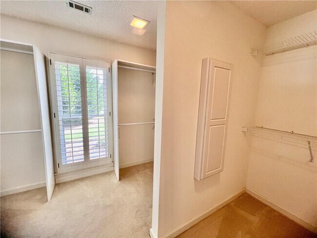 Building Photo - 205 Kinderhill Ct