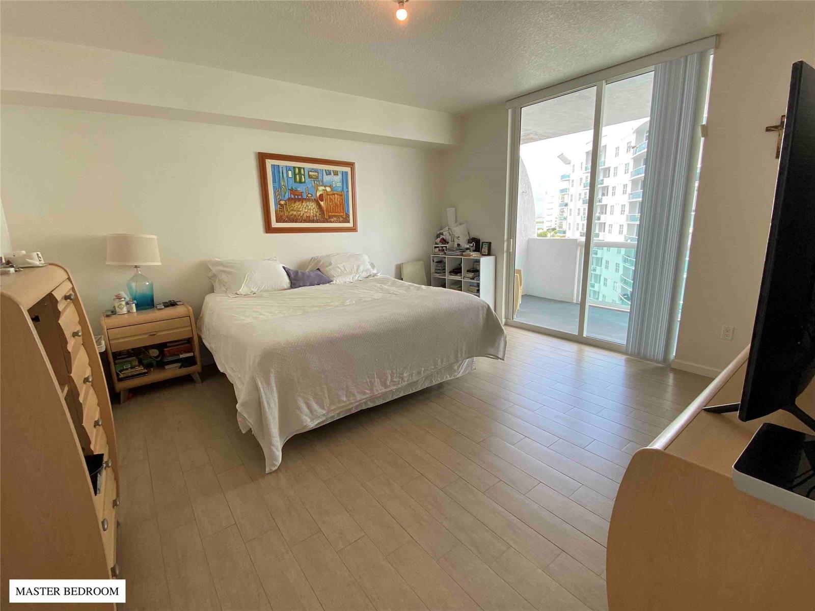 Building Photo - 7900 Harbor Island Dr