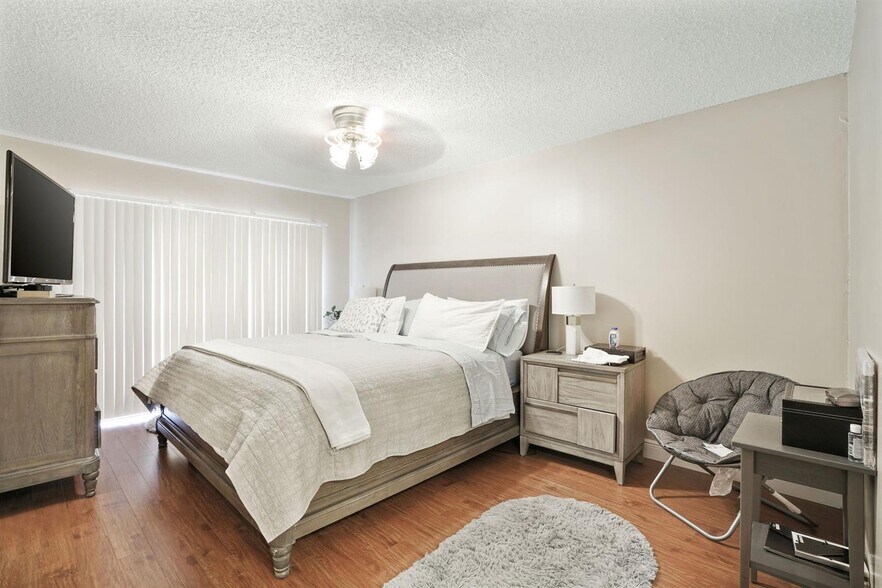 Building Photo - 3961 Adra Ave