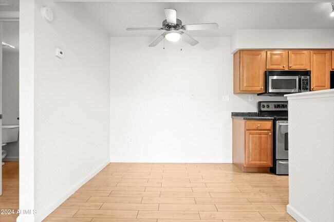 Building Photo - 5877 N Granite Reef Rd