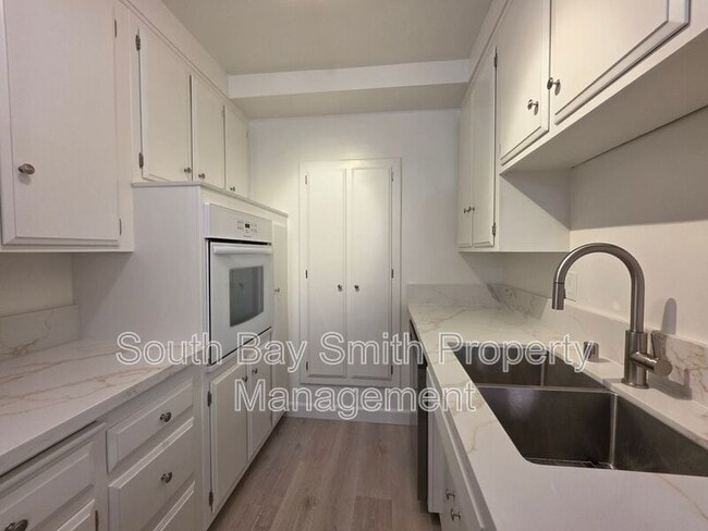 Building Photo - 8710 Delgany Ave