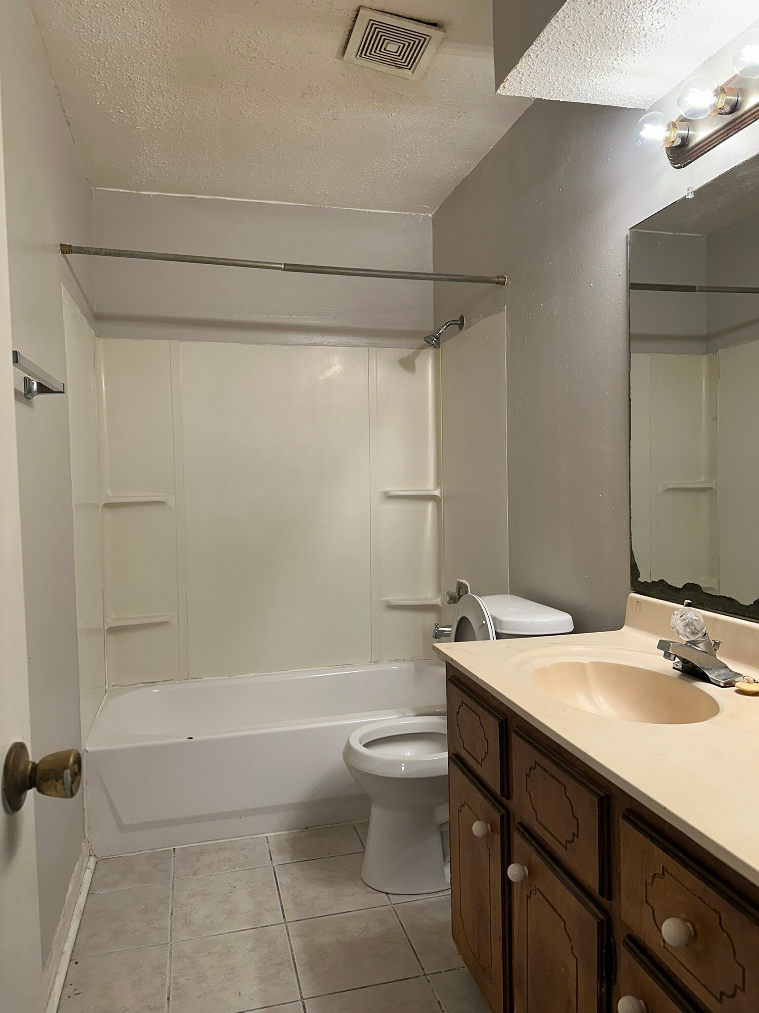 Building Photo - 120 Regency Ave