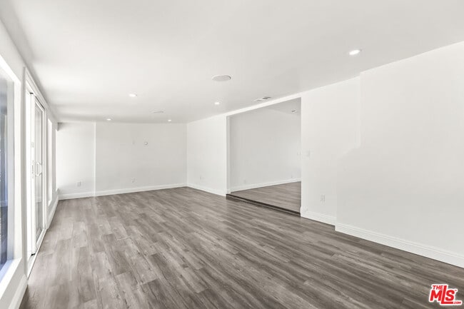 Building Photo - 23046 Leonora Dr