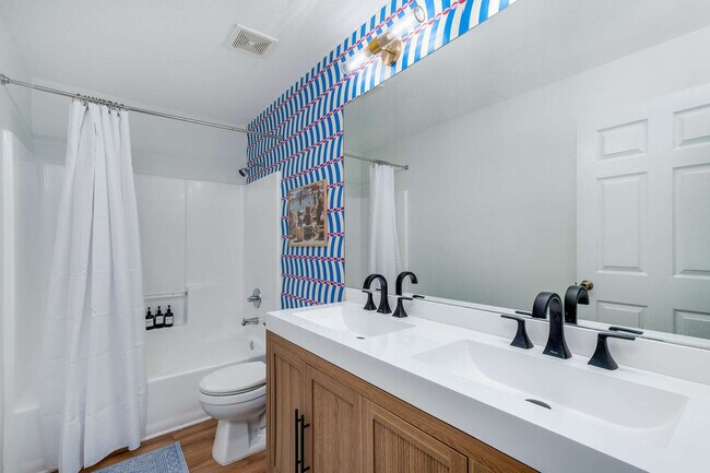 Building Photo - 1136 9th Square