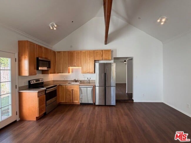 Building Photo - 540 Huntley Dr