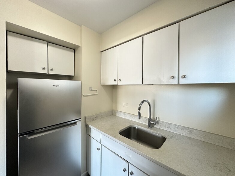 Building Photo - 1400 Chicago Ave