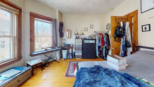 Building Photo - 40 Mozart St