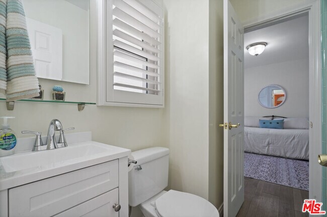 Building Photo - 4875 Bluebell Ave