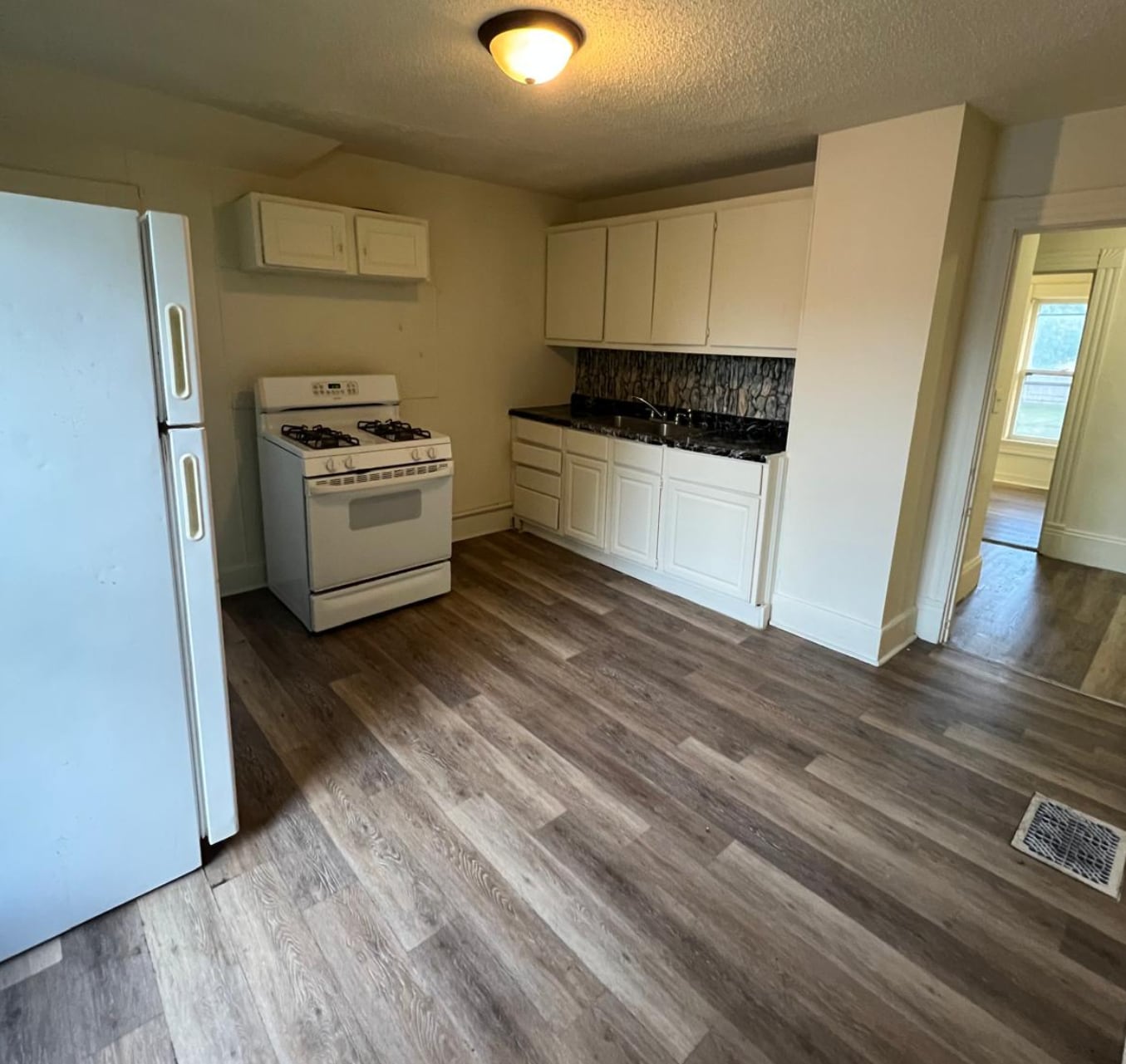 Building Photo - 1137 Bluff St