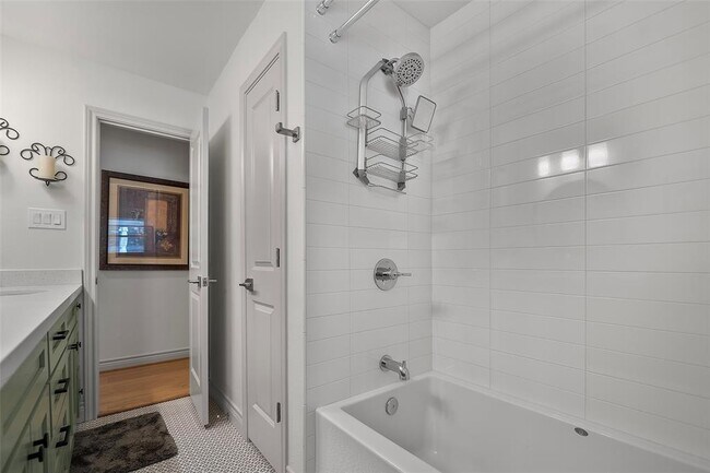 Building Photo - 1615 Maux Dr