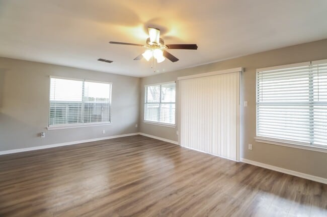 Building Photo - 2221 Jasmine Path