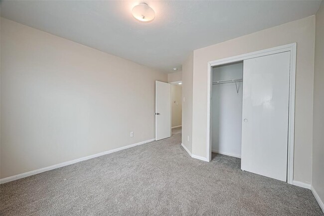 Building Photo - 7203 River Pines Dr