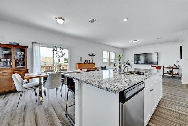Building Photo - 215 Rubrum Rd
