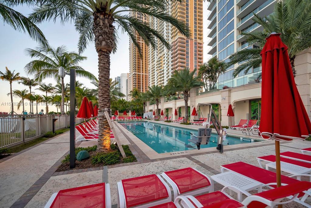 Building Photo - 17901 Collins Ave