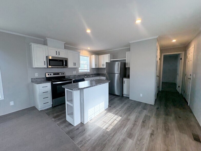 Building Photo - 10610 State Rte 762