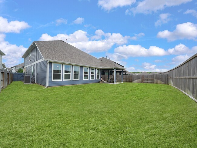 Building Photo - 32423 Fly Fish Wy