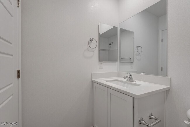 Building Photo - 931 Watford Pl
