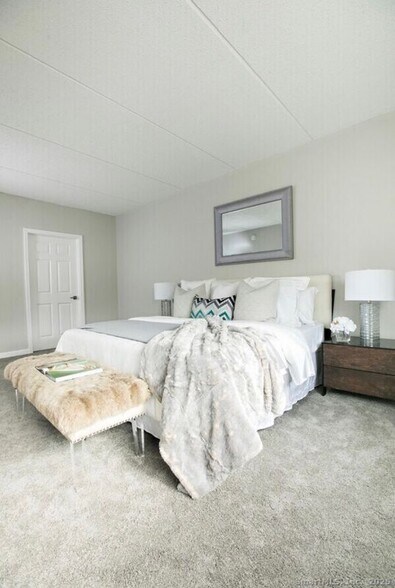 Building Photo - 225 Lordship Blvd