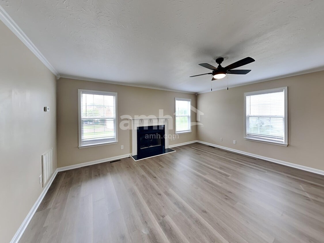 Building Photo - 2502 Euclid Dr