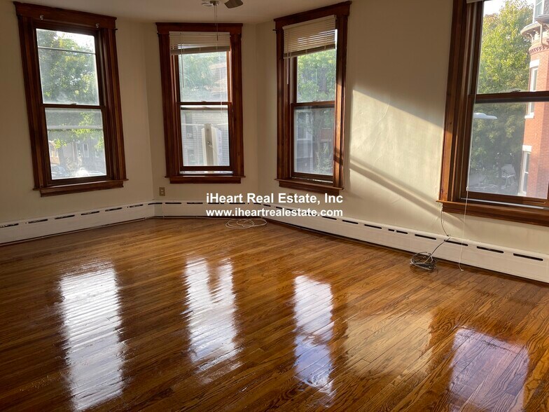 Building Photo - 338 K St
