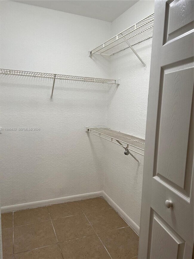 Building Photo - 2881 N Oakland Forest Dr