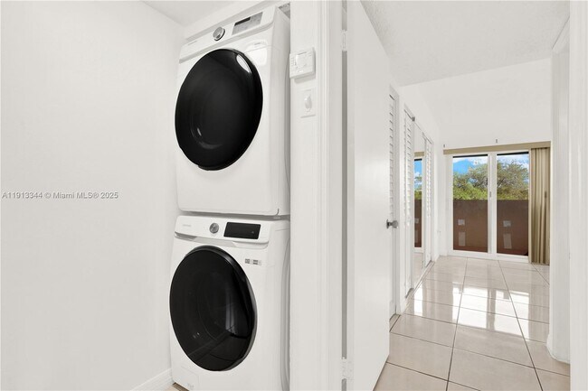 Building Photo - 675 NW 85th Ct