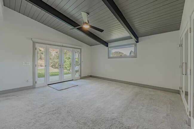 Building Photo - Luxurious Modern Living in the Heart of San Diego with Solar!