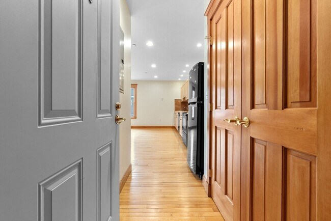 Building Photo - 50 Maple St