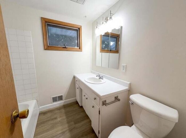 Building Photo - 973 Bidwell St