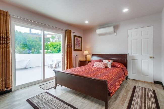 Building Photo - Gorgeous luxury flat with ocean view in La Jolla. Gustavo Lopez