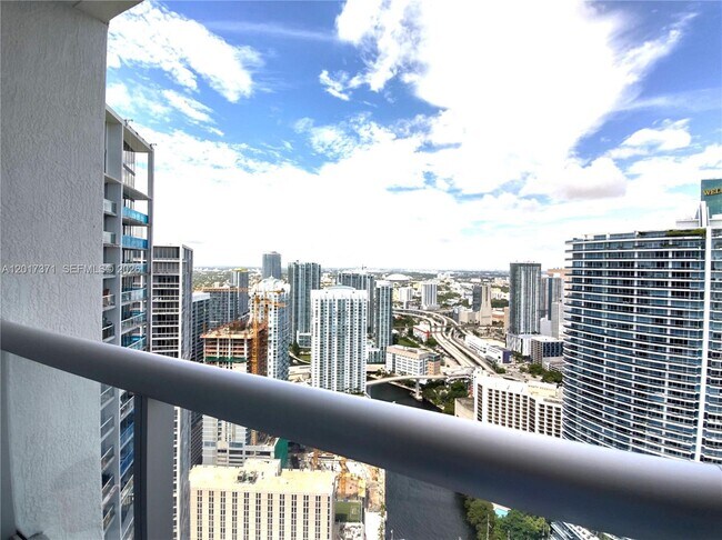 Building Photo - 465 Brickell Ave
