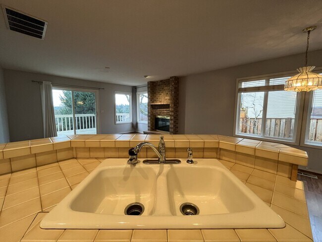 Building Photo - Elegant Home Offering Open Living Spaces, Spacious Primary Suite, and Nature-Inspired Yard