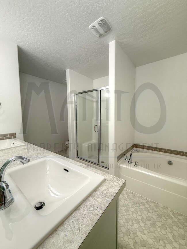 Building Photo - Spacious Airway Heights Home