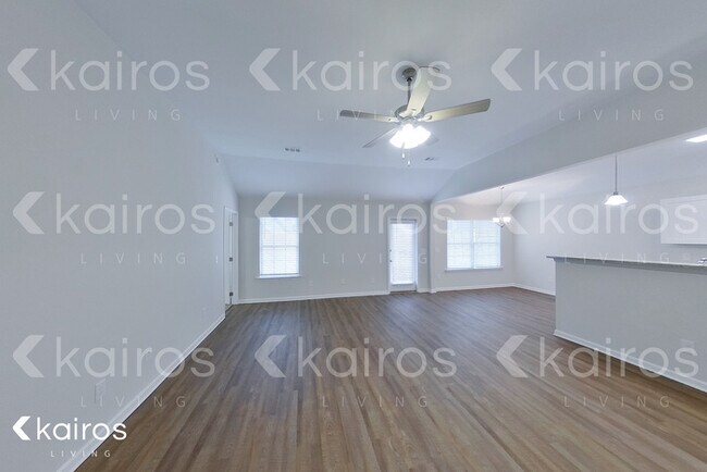 Building Photo - 822 Heather Dr.