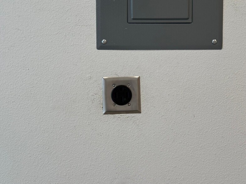 Building Photo - 9887 MacArthur Blvd