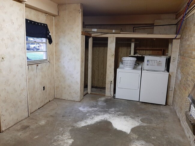 Building Photo - 205 Jim Denton