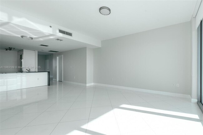 Building Photo - 900 Biscayne Blvd